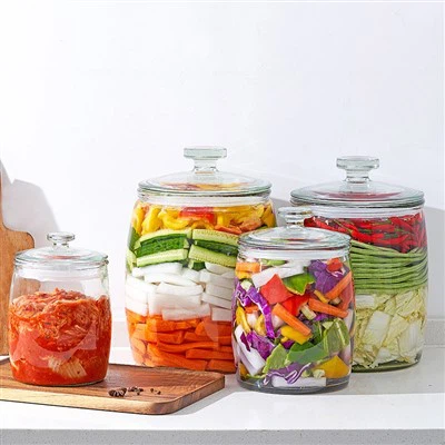 Велика скляна банка з кришкою